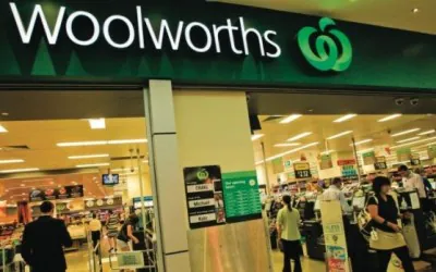 woolworths-qantas-split-400x250